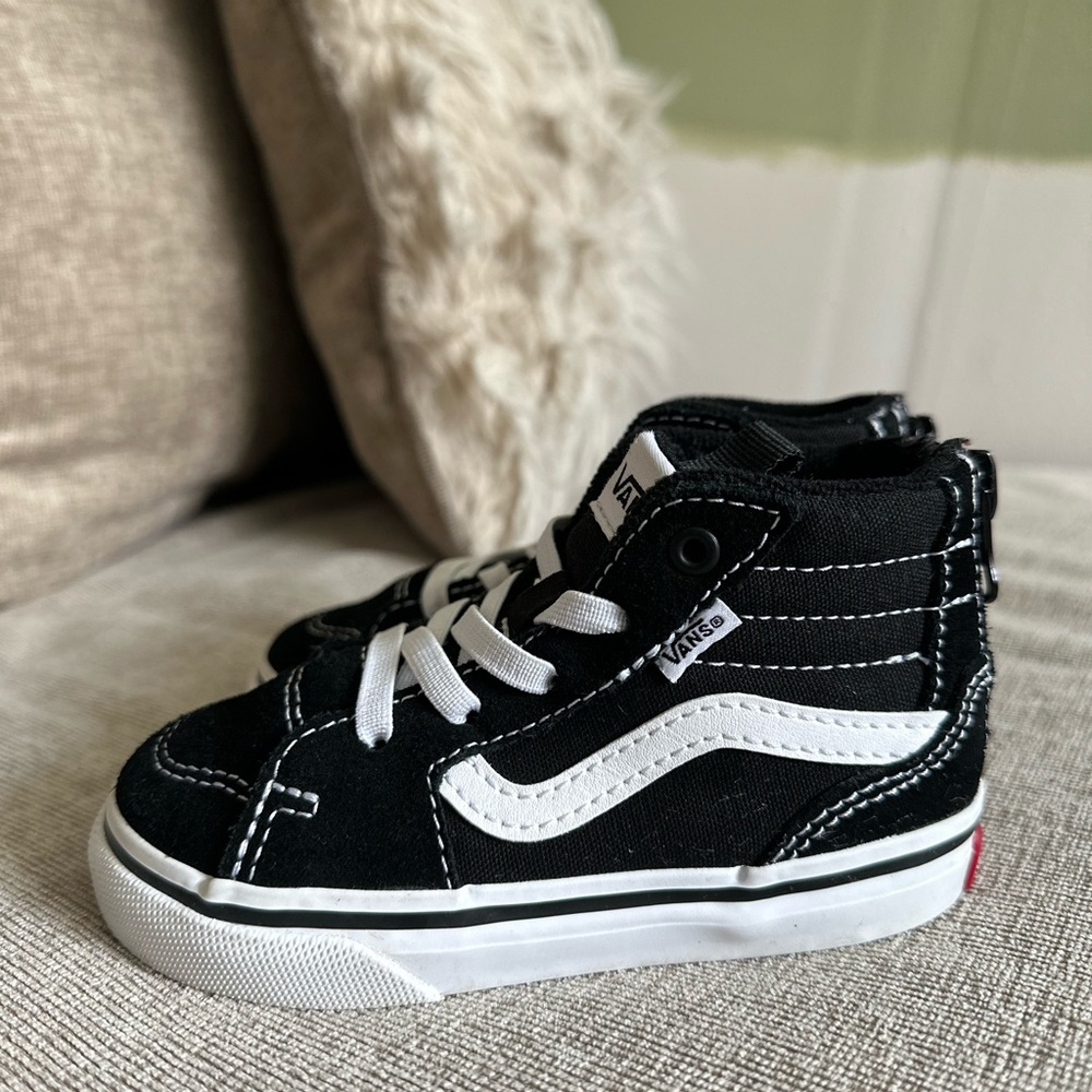 Toddler Sk8-Hi Zip Shoe size 7